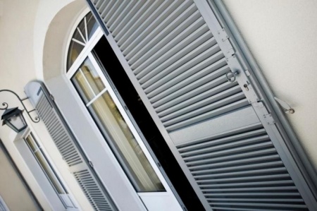 Comment optimiser la pose de vos volets battants pour un r&eacute;sultat durable